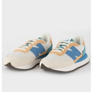 New Balance 237 Cream & Blue size 9